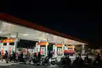 antrean-pengisian-BBM-di-SPBU-Liliba-Kota-Kupang.jpg