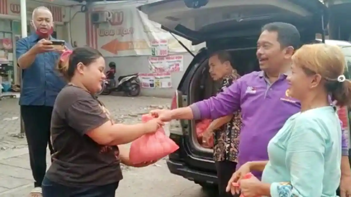 KONI Surabaya Bagi-bagi Paket Semako ke Warga Terdampak Virus Corona hingga Ramadan