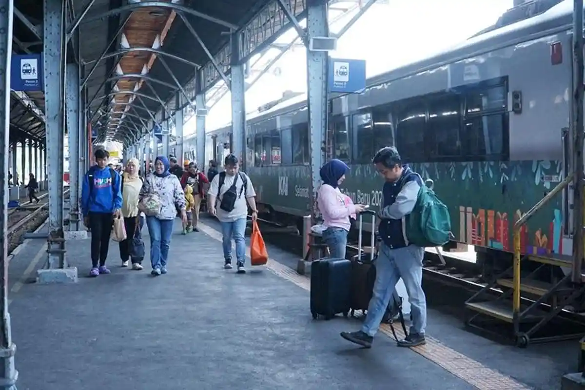 Kereta Direct Train Semarang-Jakarta :  Kereta Perjalanan Langsung Tanpa Transit untuk Dua Rute