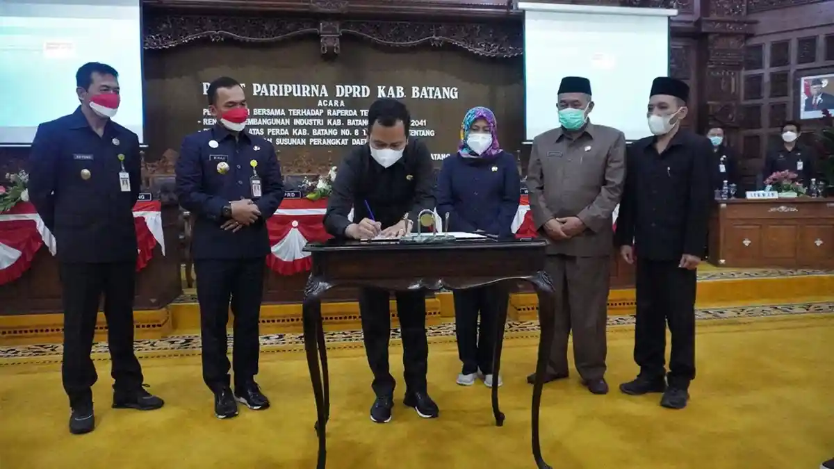 DPRD Kabupaten Batang Tetapkan RUU Perda Pengembangan Industri dan Klasifikasi BPBD