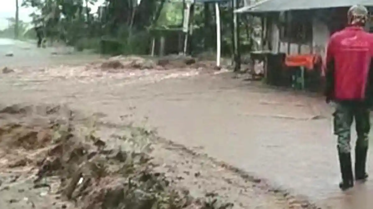 Akses Menuju Curug Cipendok Banyumas Terganggu Banjir, Air Bersumber dari Luapan Embung