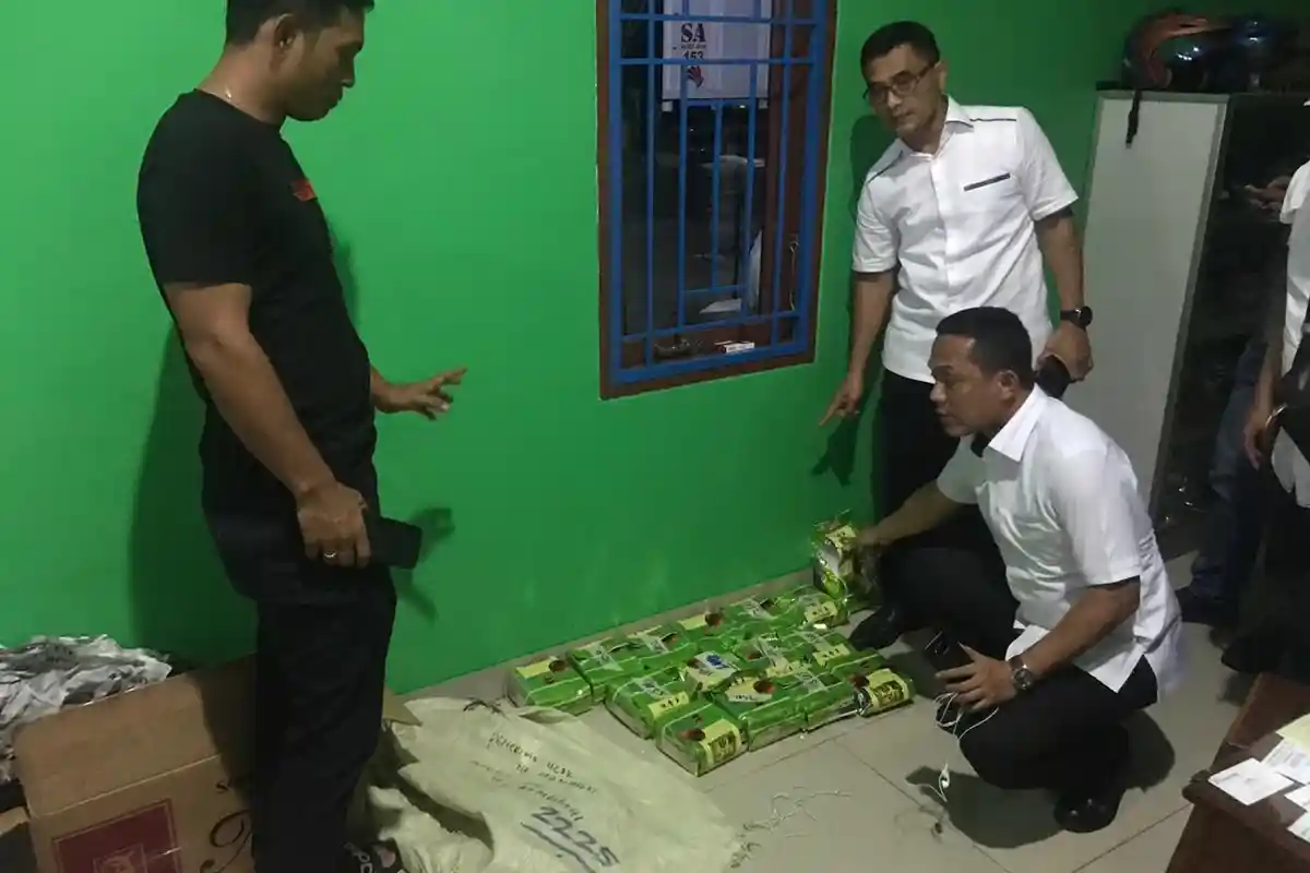Pria di Tebo Ini Coba Kelabui Polisi dengan Simpan Sabu dalam Kardus Kotak Ikan Teri