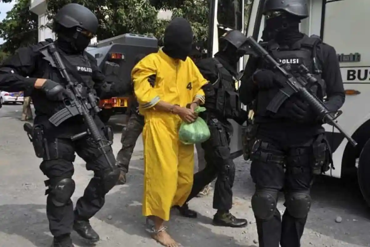 Zulkarnaen alias Zaenal Arifin, Buron Teroris Bom Bali 1 Ditangkap Densus 88, Tak Berkutik