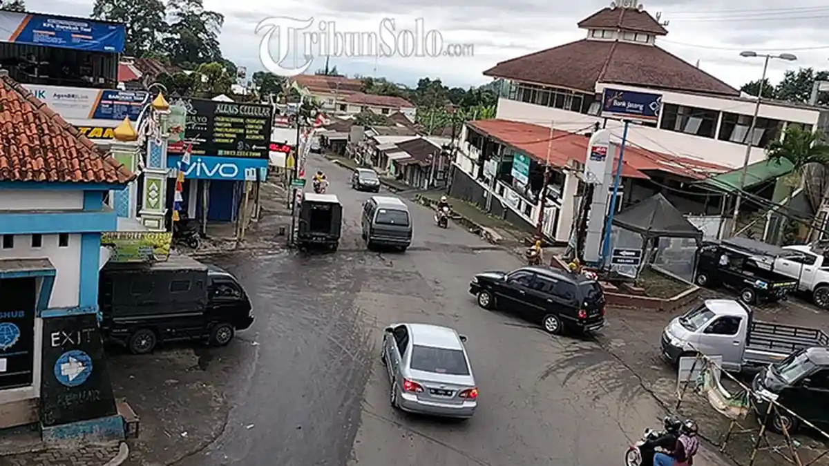 Kondisi Lalu Lintas Tawangmangu Karanganyar Pagi Ini: Masih Sepi, Jalanan Tampak Lengang