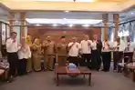 Ria-Norsan-berfoto-bersama-Kepala-Perwakilan234ew.jpg