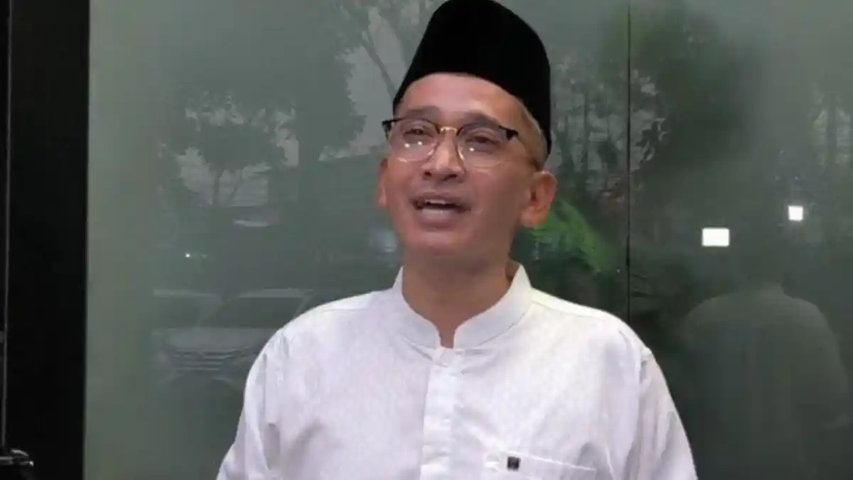Ruben Onsu Umroh Bersama 16 Karyawan, Tak Lupa Bawa Bawang Goreng