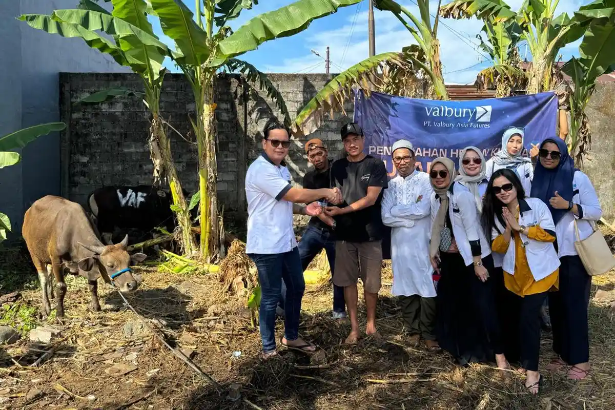 Valbury Kurban 3 Ekor Sapi di Makassar