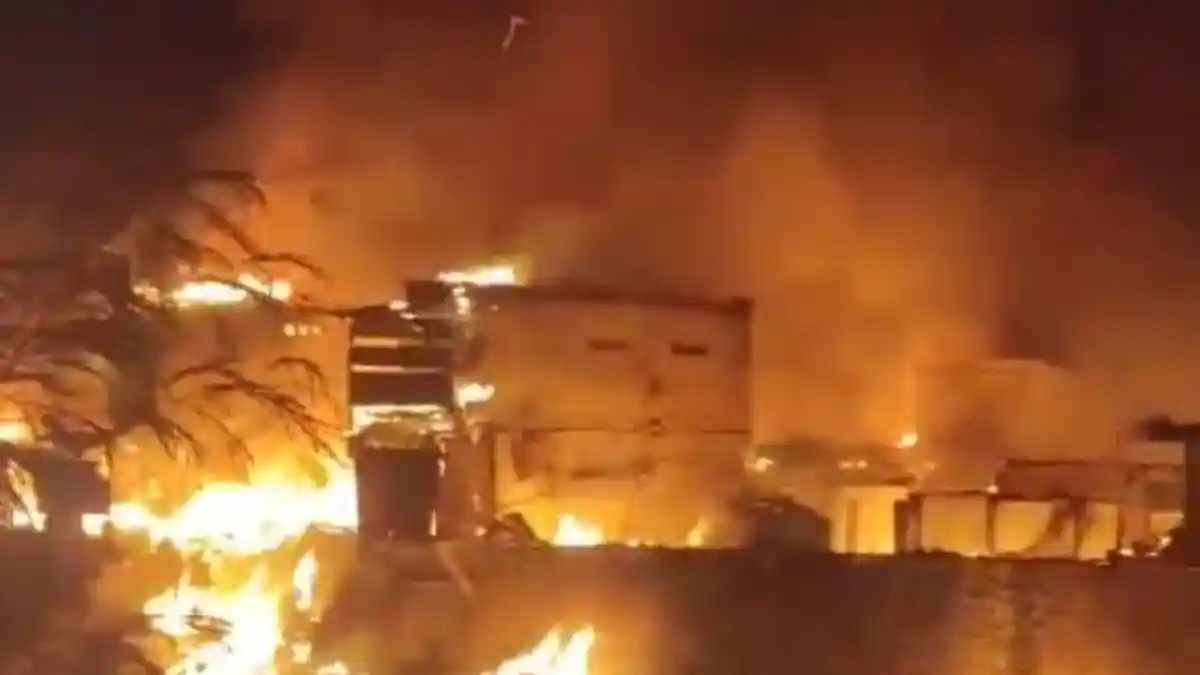 Lapaknya di Pasar Gembrong Jaktim Hangus Terbakar,  Seorang Pria Berteriak dan Bersikap Ganjil