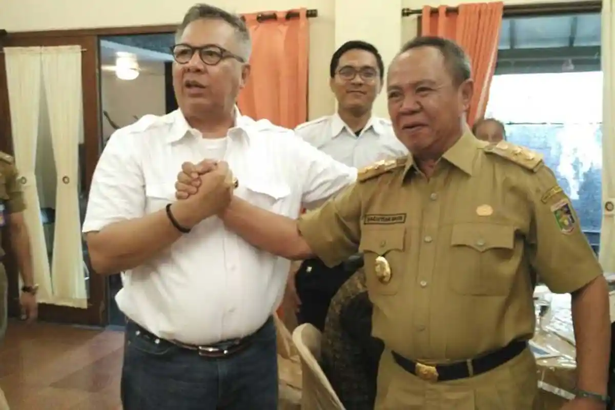 Berpelukan dengan Bachtiar Basri, Alzier Tolak Ajakan Jabat Tangan Arinal