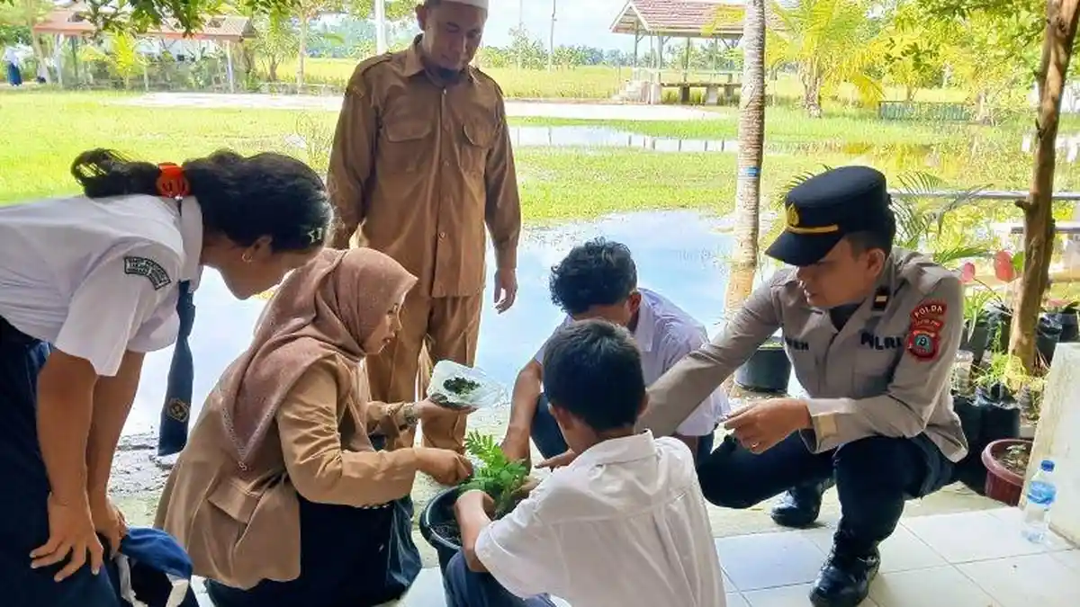 Polri dan TNI Ajak Siswa di Sergai Belajar Sehat dan Peduli Lingkungan Lewat Edukasi dan Aksi Tanam