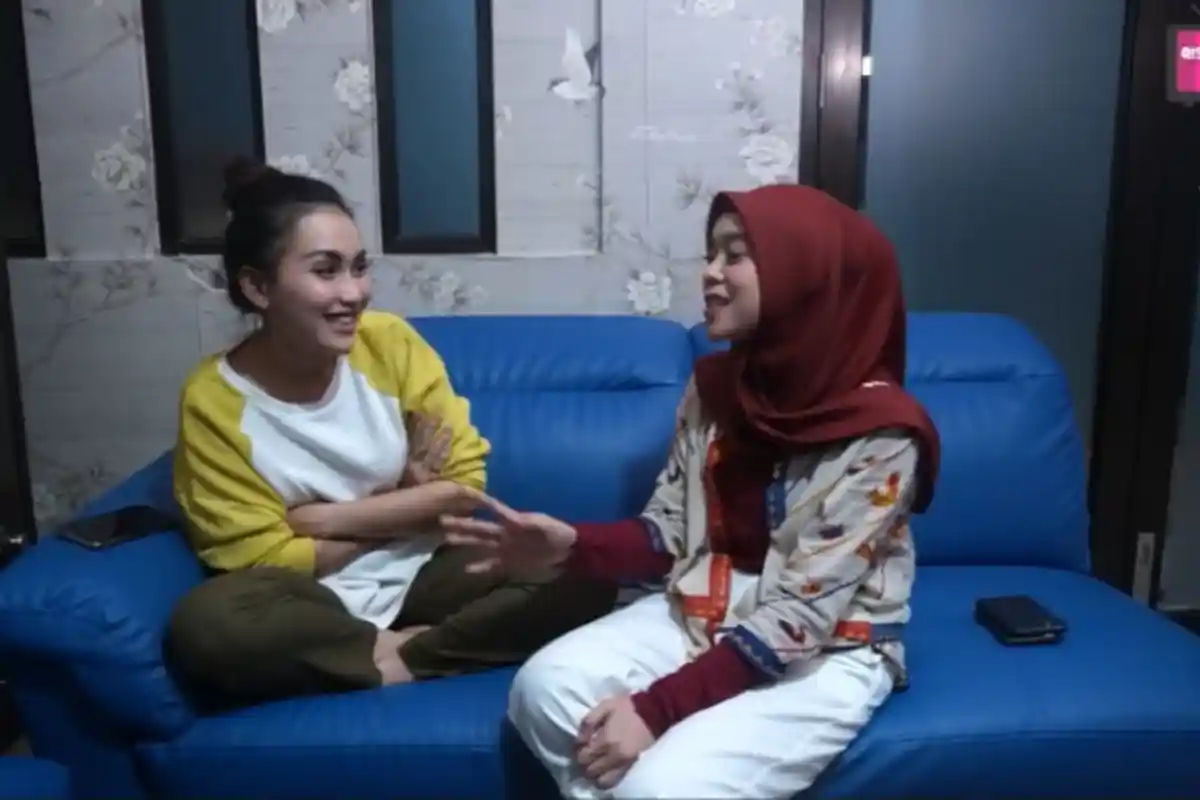 Akhirnya Mau Ngaku Sayang, Lesti Salah Tingkah saat Dicecar Ayu Ting Ting: Takut Salah Ngomong
