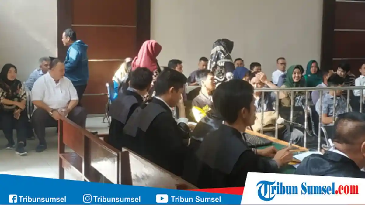 BREAKING NEWS : 5 Komisioner KPU Palembang Hadir di Sidang Perdana, Agenda Dakwaan JPU
