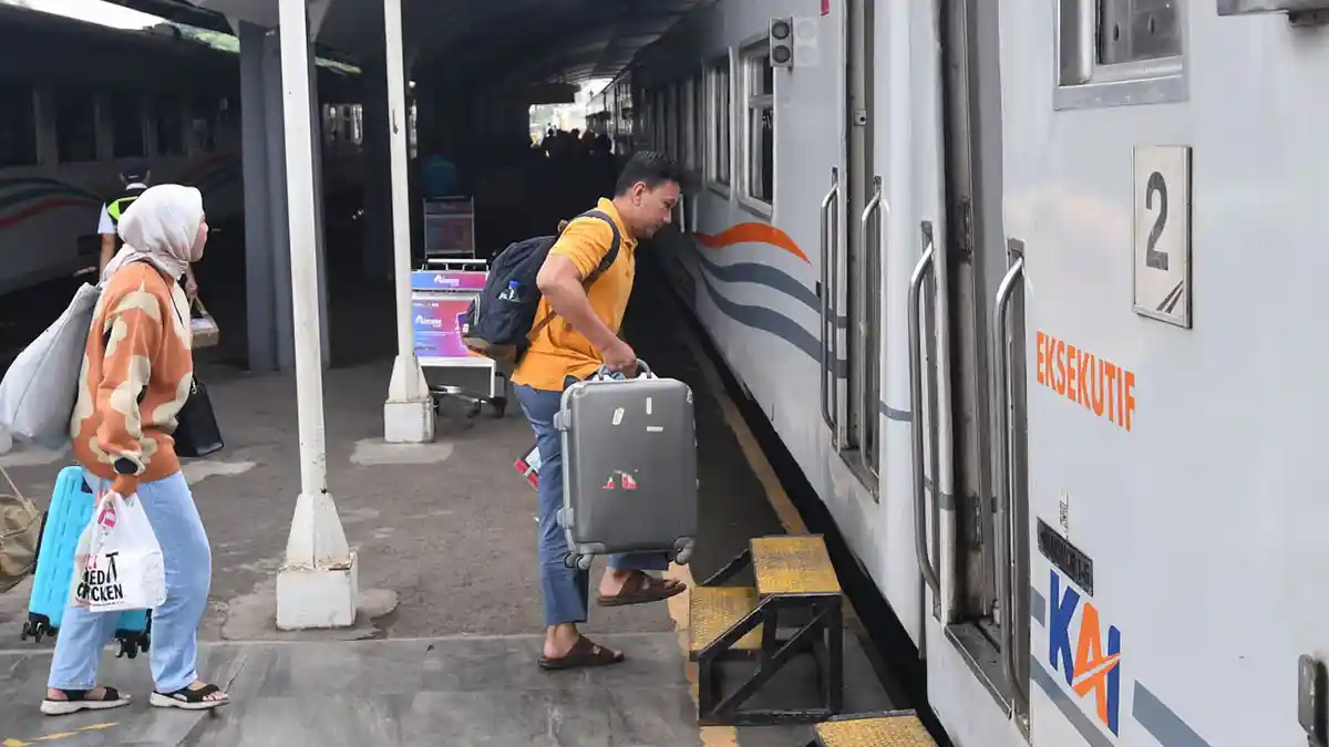 Tiket KA Long Weekend Imlek Sudah Terjual 79 Persen