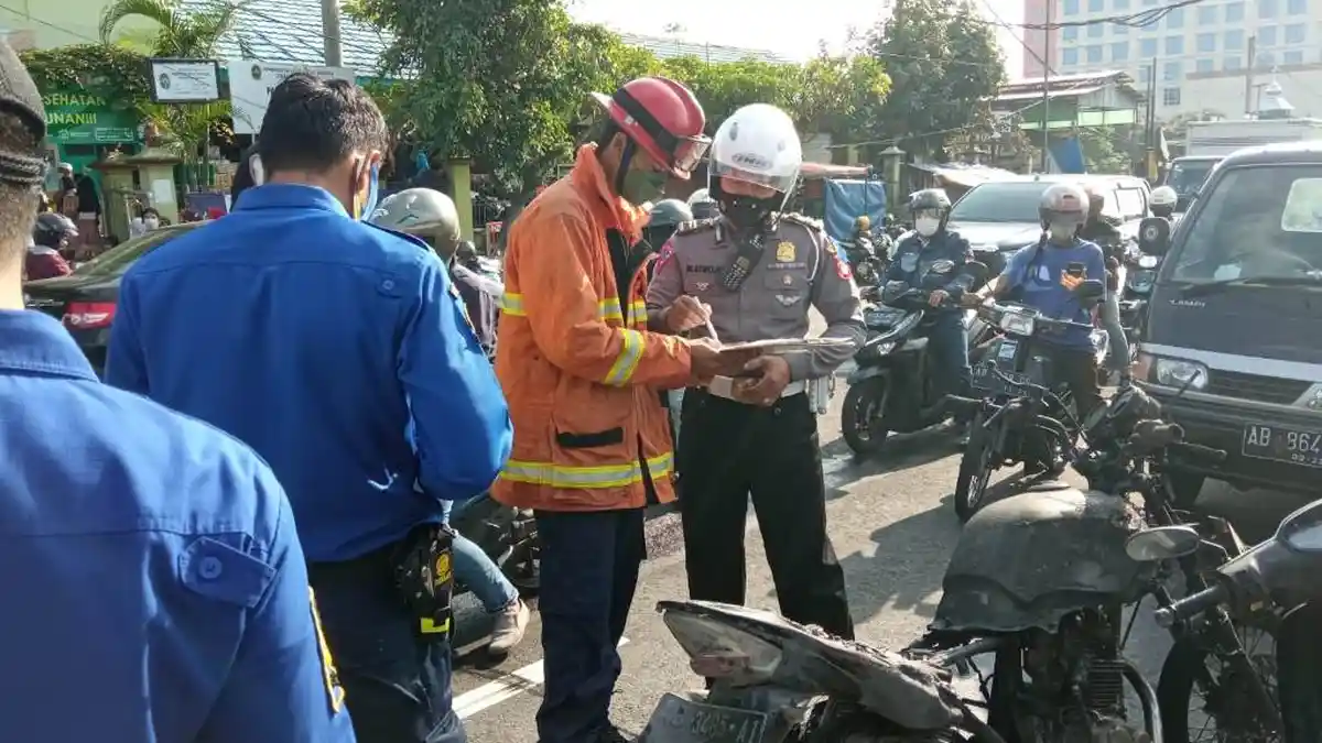 2 Sepeda Motor Terbakar Setelah Berbenturan di Jalan RE Martadinata Yogyakarta