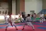 atlet-karate-pplp-riau-fokus-latihan_20180619_151341.jpg
