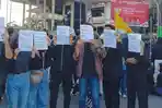 SOROTI-MBG-Suasana-aksi-mahasiswa-Cipayung-Plus-dan-BEM-se-Jember-di-Bundaran-DPRD-Jember.jpg