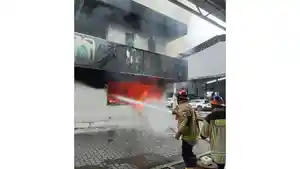 Momen-petugas-pemadam-kebakaran-Kota-Medan-memadamkan.jpg
