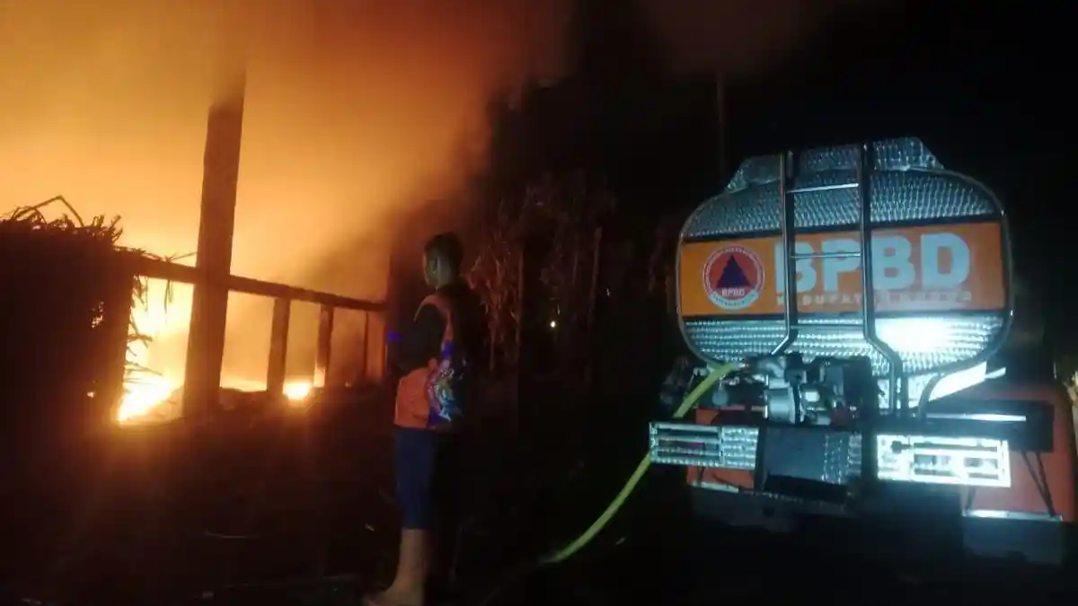 Puluhan Juta Rupiah Ludes Jadi Abu, Gudang Tebu di Karangpanas Kudus Terbakar