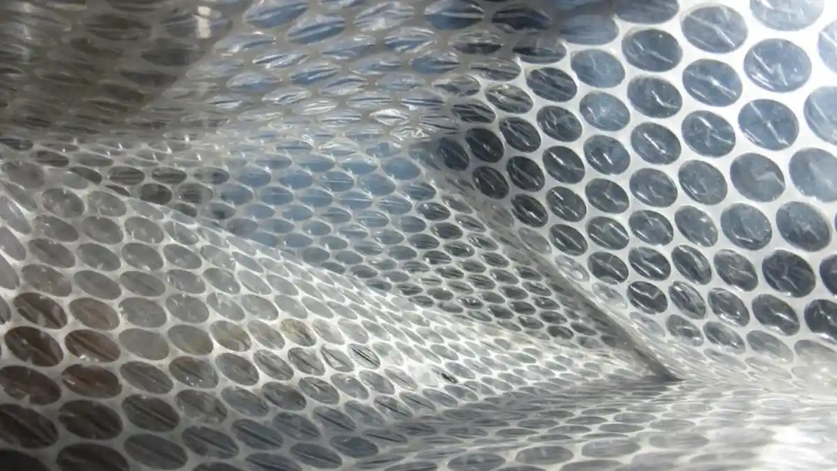 Selain buat Bungkus Paket, Ternyata ini Manfaat Bubble Wrap Dalam Rumah Tangga