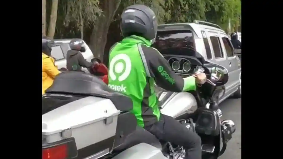 Ojol Pakai Motor Gede Disorot, Endingnya Dibully Warganet