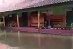 SD-Negeri-Nusadadi-yang-masih-terendam-banjir-hingga-Selasa-2232022-sumpiuh.jpg