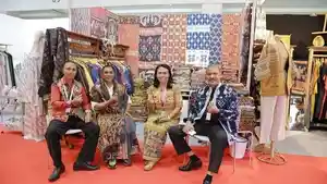 Tenun-Ikat-Sumtim.jpg