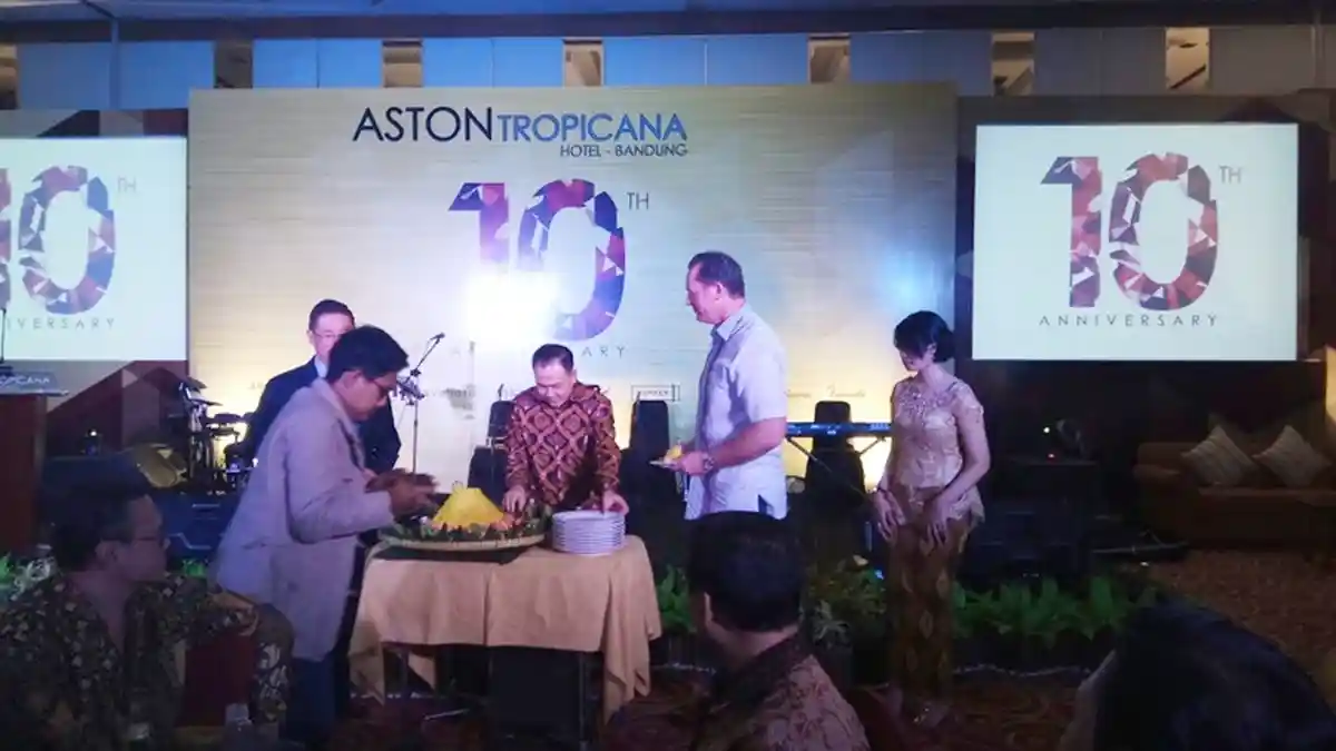 Aston Tropicana Hotel Bandung Rayakan Hari Jadi yang Ke-10