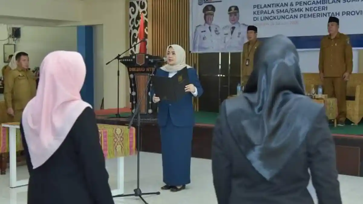 Wagub Dinda Lantik 26 Kepala SMA/SMK se-NTB, Ini Daftar Namanya
