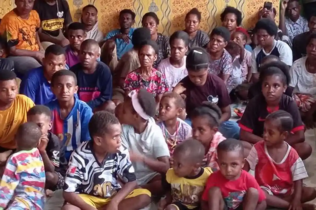 Keuskupan Manokwari - Sorong Bebaskan SPP bagi Siswa Pengungsi Maybrat