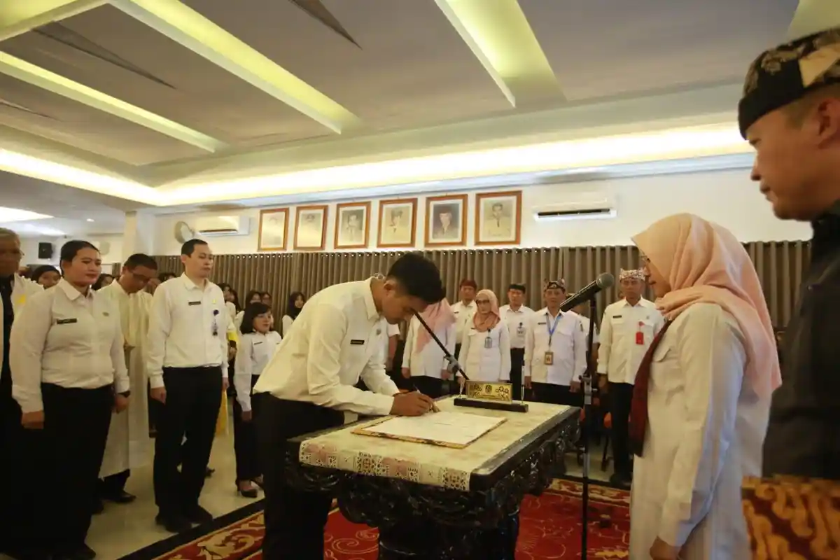 Bupati Ipuk Lantik 116 CPNS Menjadi PNS