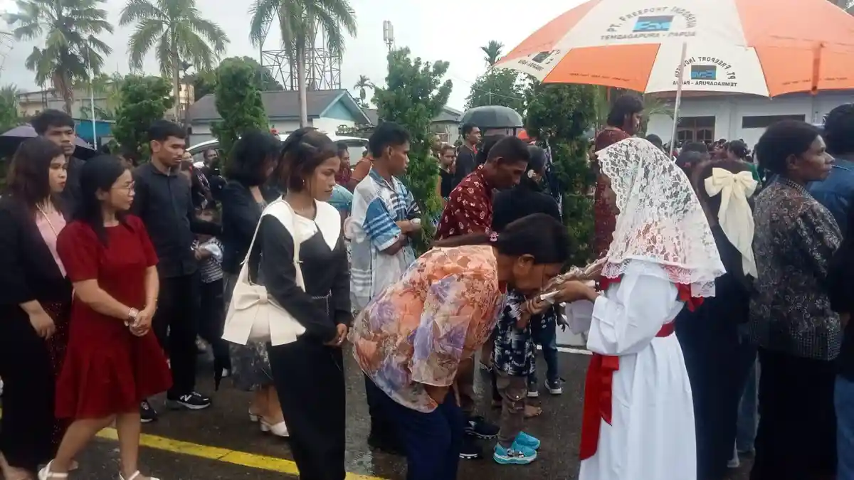Misa Jumat Agung di Gereja Santo Stefanus Sempan, Ini Pesan Pastor Broery, OFM 