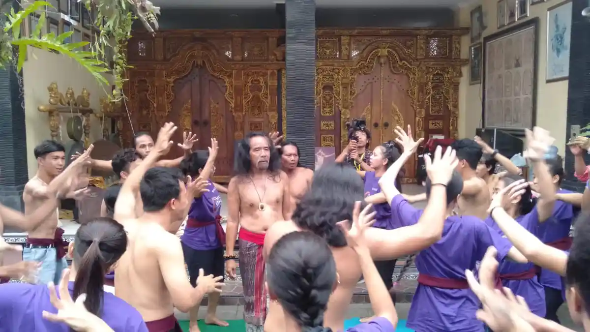MAESTRO Ketut Rina, Ajarkan Belasan Koreografer Tari Kecak di Ubud