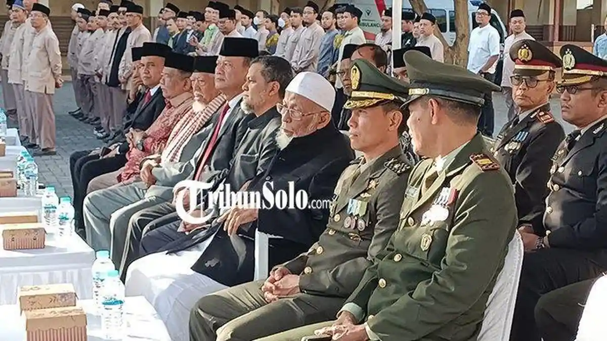 Momen Abu Bakar Baasyir Ikut Upacara di Ponpes Al Mukmin Ngruki, Undang BNPT, Polisi dan TNI