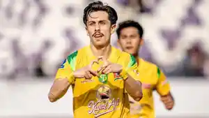 Pemain-Persebaya-Surabaya-Francisco-Rivera-merayakan-gol-ke-gawang-Persita-Tangerang.jpg