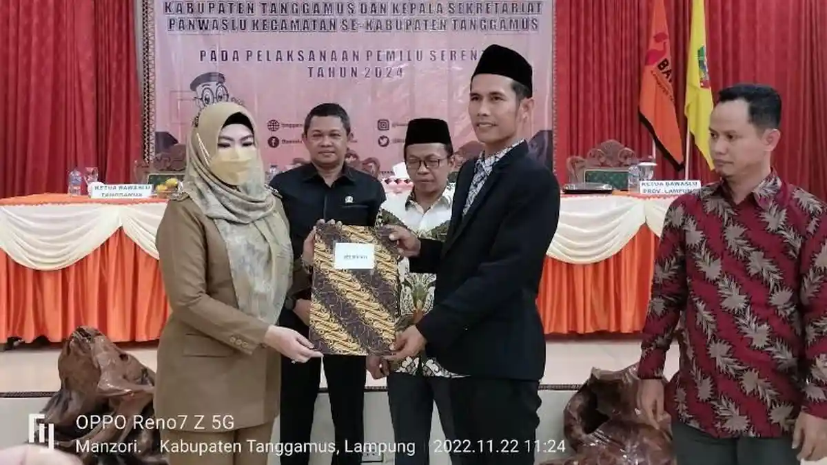 Pengukuhan Panwaslu, Bupati Tanggamus Lampung Berharap Panwaslu Bekerja dengan Adil
