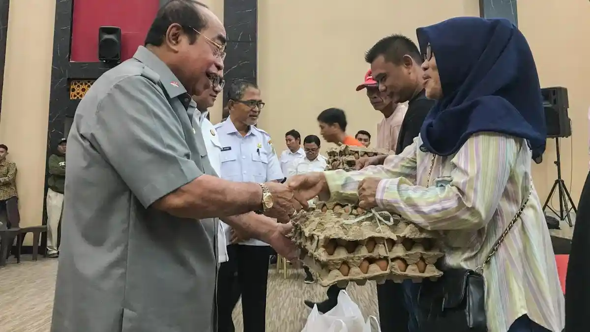 325 Warga Kota Gorontalo Terima Bantuan Bahan Pokok Jelang Iduladha 1446 H