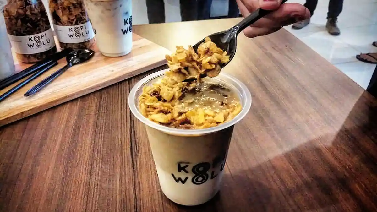 Meneguk Manis dan Creamy Es Kopi Wolu Bertabur Toping Caramel Crisp yang Bikin Nagih