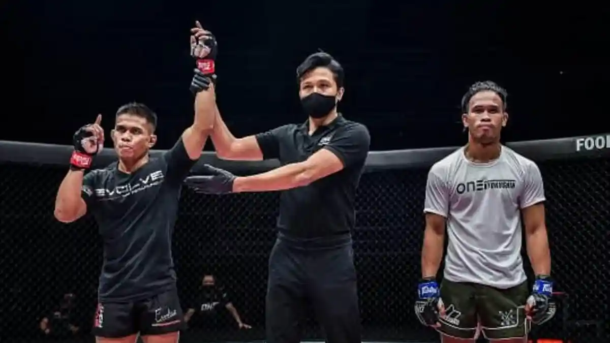 ONE: INSIDE THE MATRIX II: Eko Roni Saputra Kembali Menang, Kiamrian Abbasov Menang KO