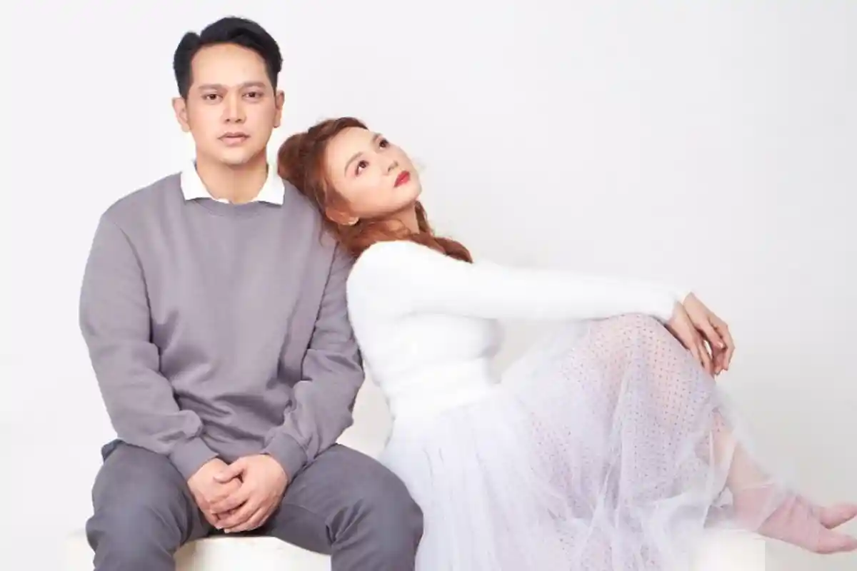 Paypoqda etuk xizmatkor bilan porno