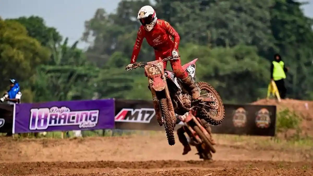 Valrossi dan CRF250R Melesat di Kejurnas Motocross Bekasi - Tribunpontianak.co.id