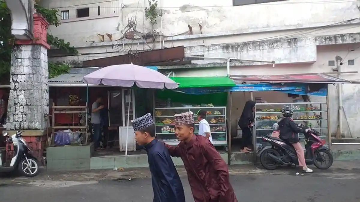 Pedagang Kudapan di Kampung Arab Manado Sulawesi Utara Siap Sambut Ramadan 2024