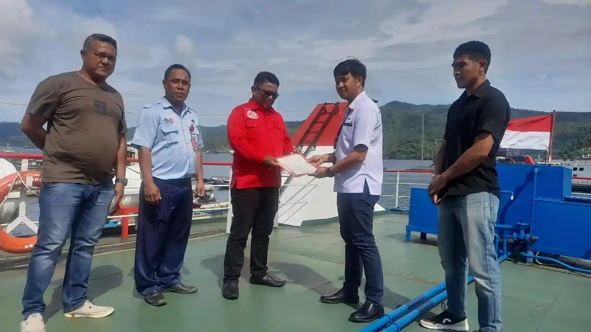 Kapal Motor Penyeberangan Tude di Bitung Sulawesi Utara Masuk Register Class