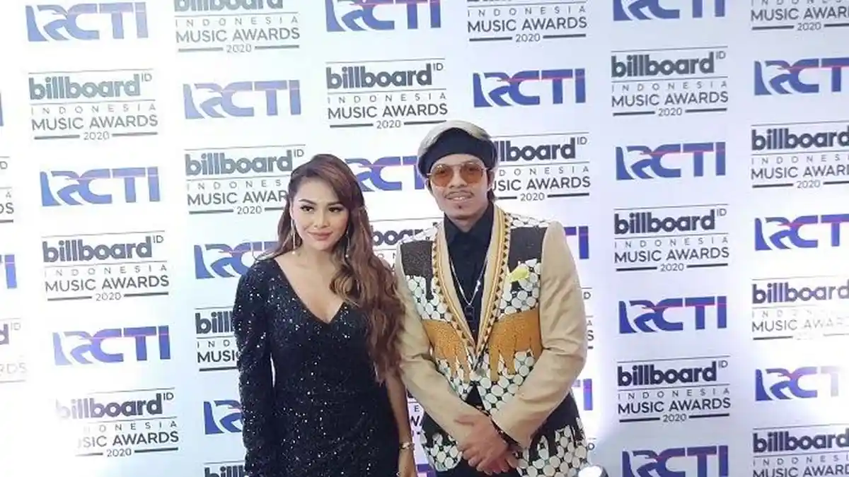 Tak Sendirian ke Billboard Indonesia Music Awards 2020, Atta Halilintar Gandeng Aurel Hermansyah