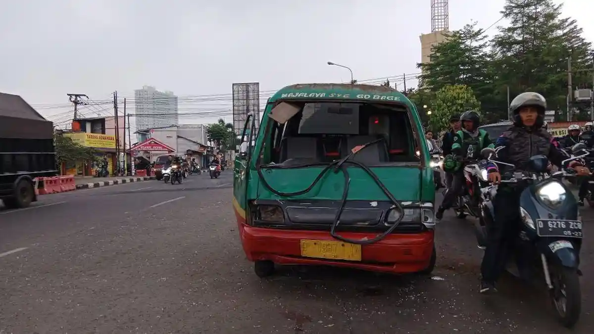 Kronologi Kecelakaan di Depan Kampus UNPAD Jatinangor, Dua Mahasiswi Luka Berat