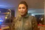 Cerita Fitri Carlina Susul Suami Tinggal Sejenak di Arab Saudi