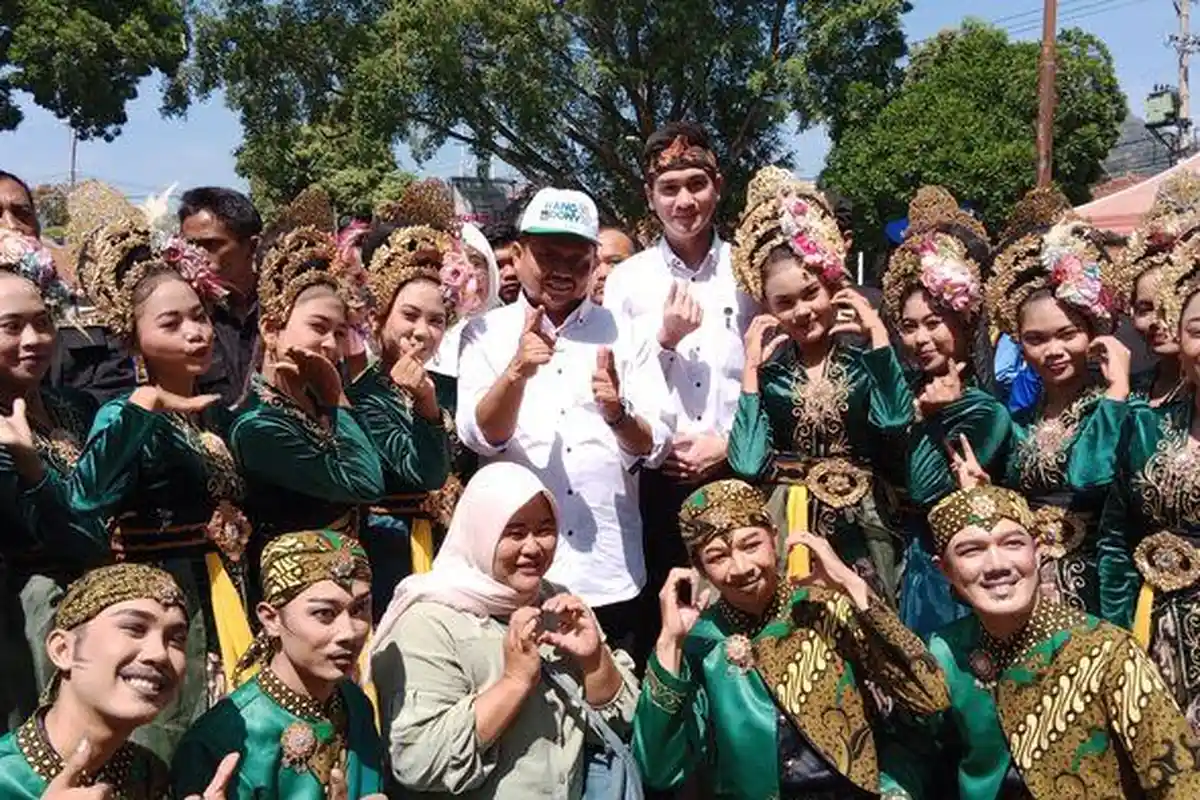 Pilkada Sumedang 2024, Teriakan "Dony-Fajar, Well!" Ramaikan Miang Makalangan dari Darmaraja ke KPU