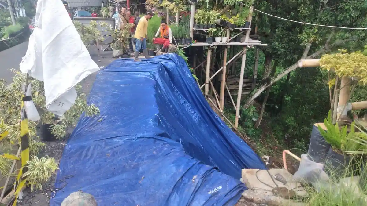 Kondisi Tanah Labil, Jalan Sersan Bajuri di KBB Masih Rawan Tergerus Longsor Susulan