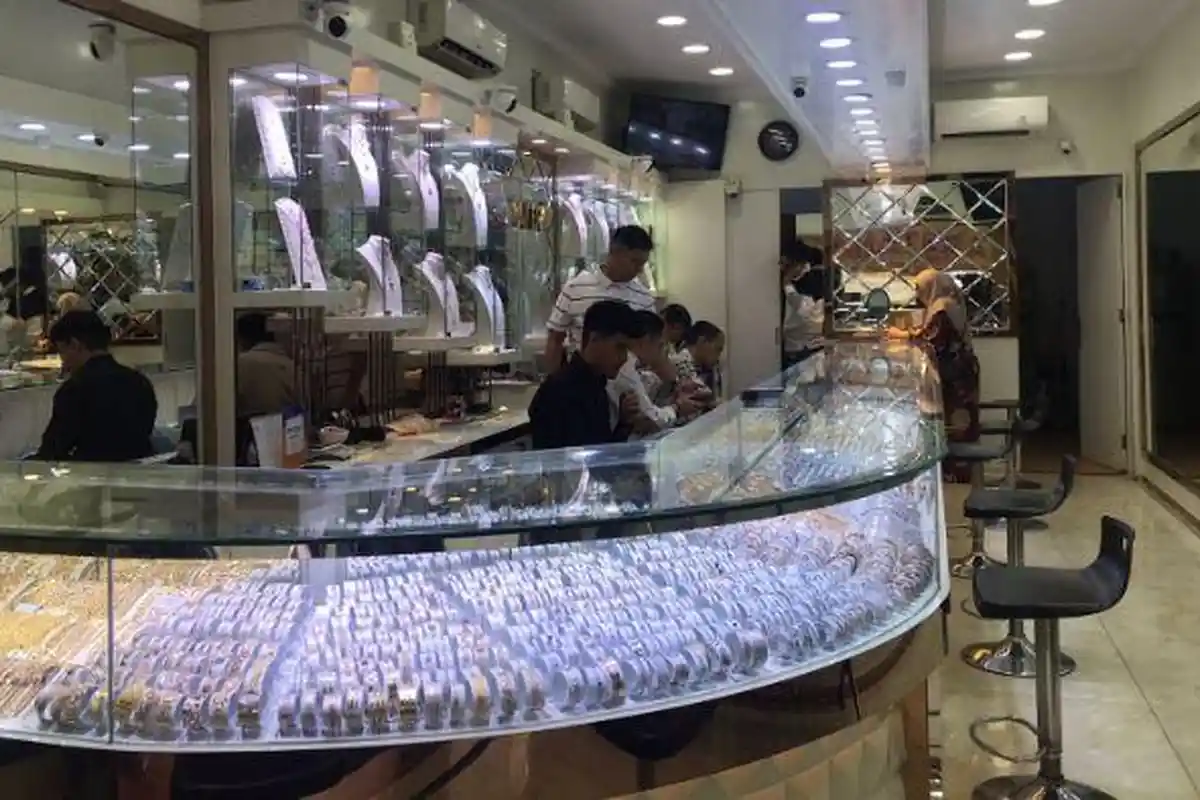 Berapa Harga Emas Perhiasan di Jambi 12/11/2025? Emas Antam Naik Tipis Jadi Rp2.367.000 per Gram