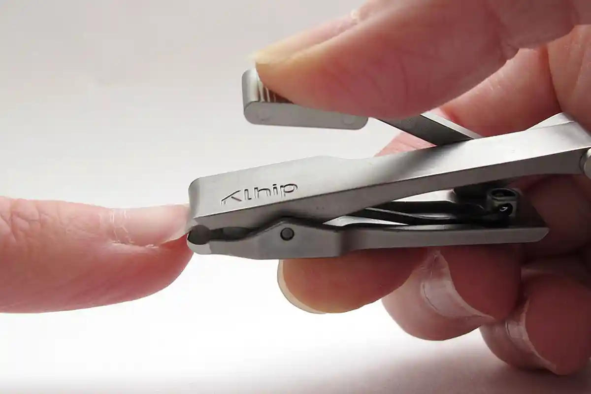 Dia Tak Memotong Kuku Sejak 23 Tahun Lalu, Alamak, Begini Penampakannya Sekarang