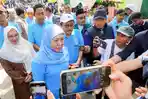 Khofifah-menghadiri-kegiatan-Jalan-di-SPPG-Al-Anwar-Group-Bangkalan-Madura.jpg